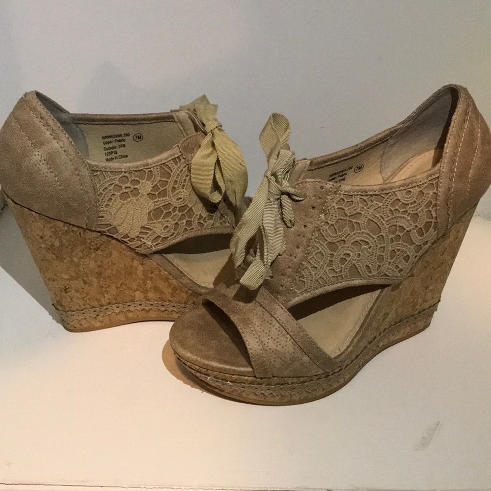 Wedge sandal worn once